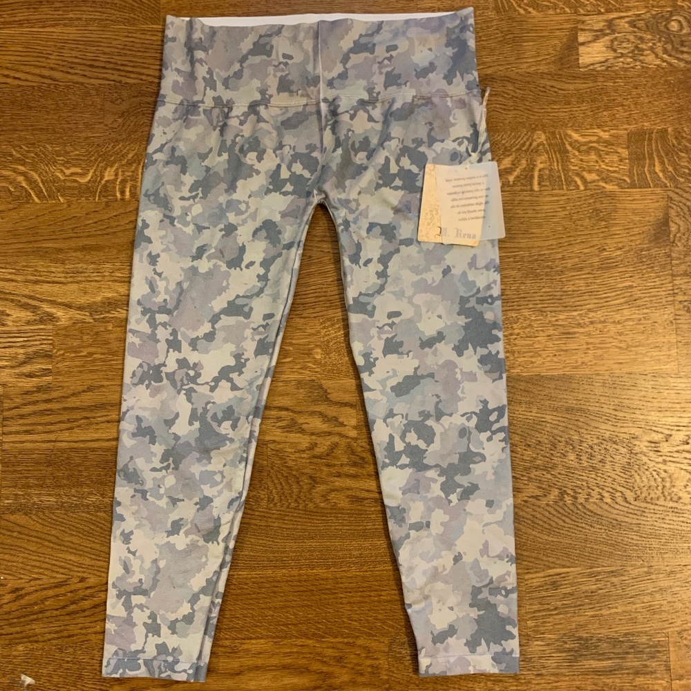 NWT! High Waist Cropped Khaki Green Camo Leggings